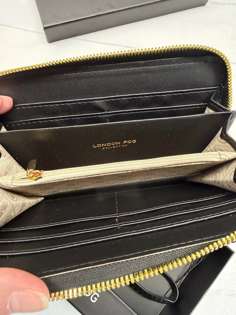 London Fog Collection NWT Black Boyd Zip Around Corduroy Wristlet Wallet